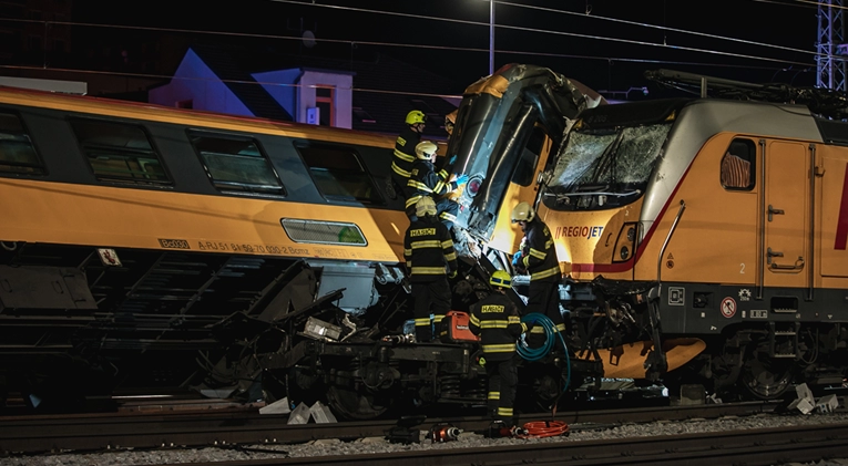 Frontalni sudar vlakova u Češkoj. Četvero mrtvih i deseci ozlijeđenih